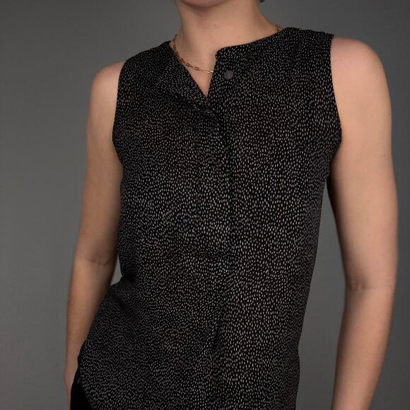 Loft Black tan dotted patterned sleeveless blouse Henley button up - size XXSP - Picture 3 of 8
